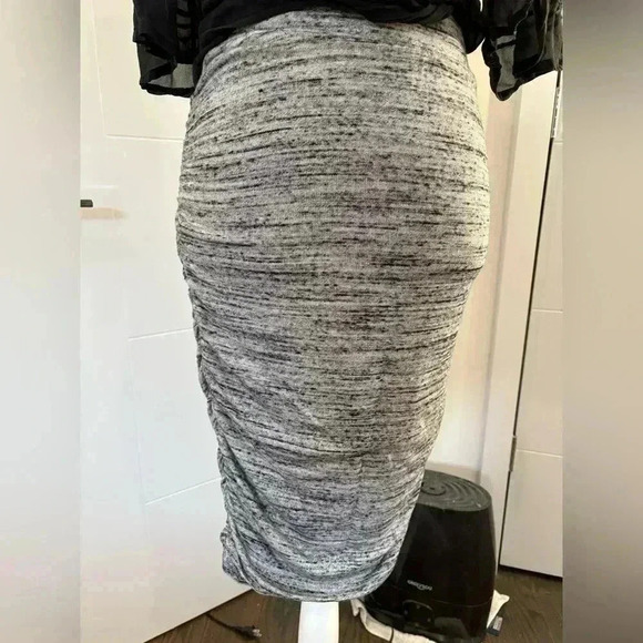 Splendid Side Ruched Skirt - Picture 5 of 8